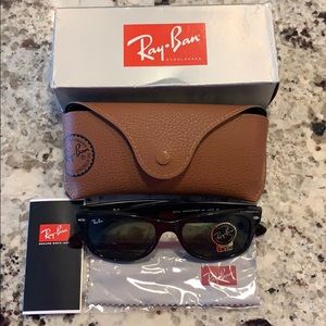 NWT Rayban New Wayfarer Sunglasses in Black